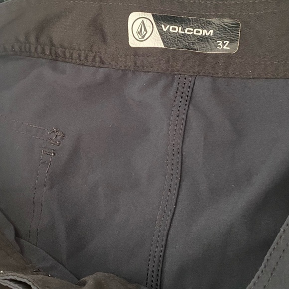 VOLCOM MENS BLACK SWIMMING TRUNKS SIZE 32 - Picture 3 of 5
